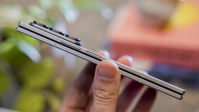 三星向折叠屏iPhone发起最强攻势