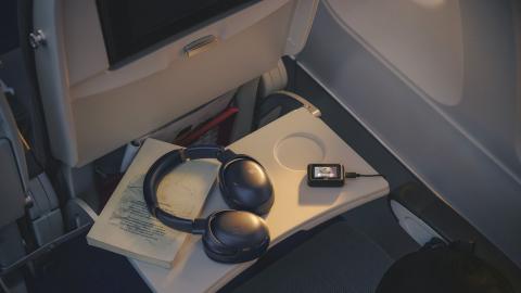 JBL Tour One M3智能发射器评测：支持Auracast的多功能蓝牙/有线耳机
