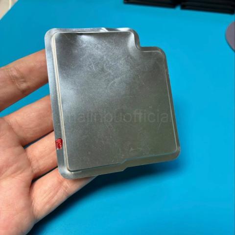 曝iPhone 17 Air电池容量偏小但异常坚固