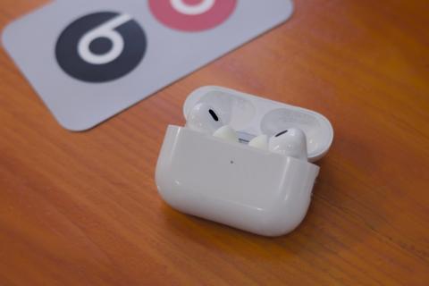 iOS 26隐藏功能曝光：AirPods充电盒三色指示灯精准预警电量