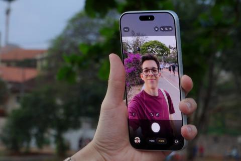 iPhone 17前置摄像头实测：与iPhone 16逐像素对比