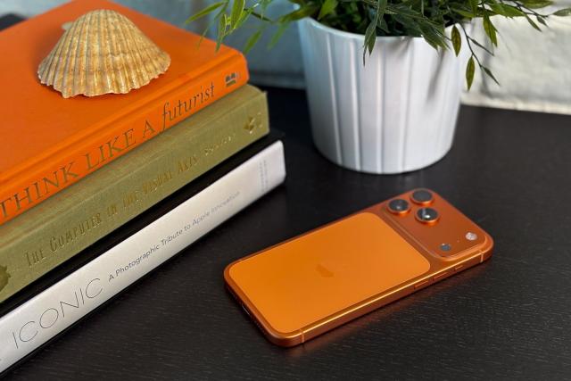 如果你的宇宙橙 iPhone 17 Pro 变粉了，你的清洁方法可能错了